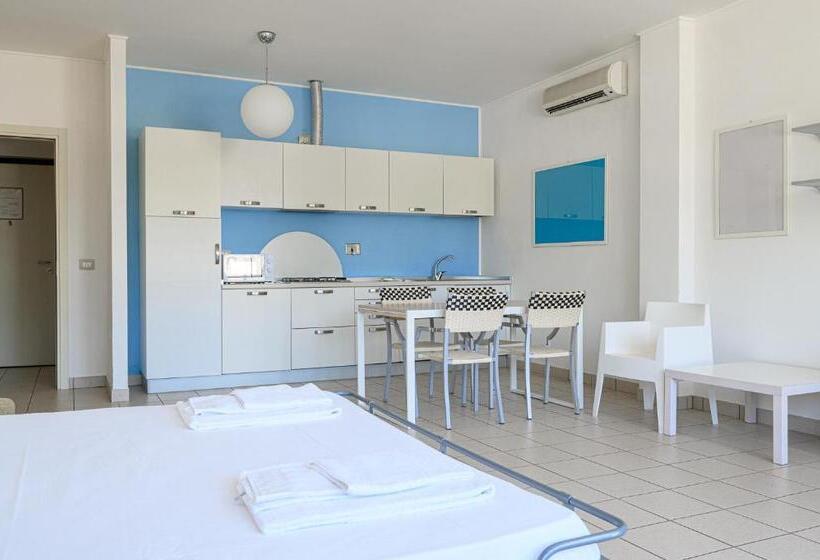 استودیوی استاندارد, Solidago Residence