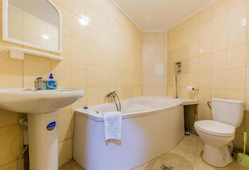 1 Szobás Apartman, комфортный номер в уютном апарт отеле