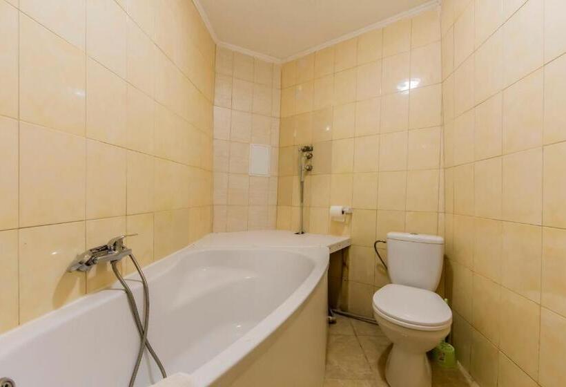 1 Szobás Apartman, комфортный номер в уютном апарт отеле