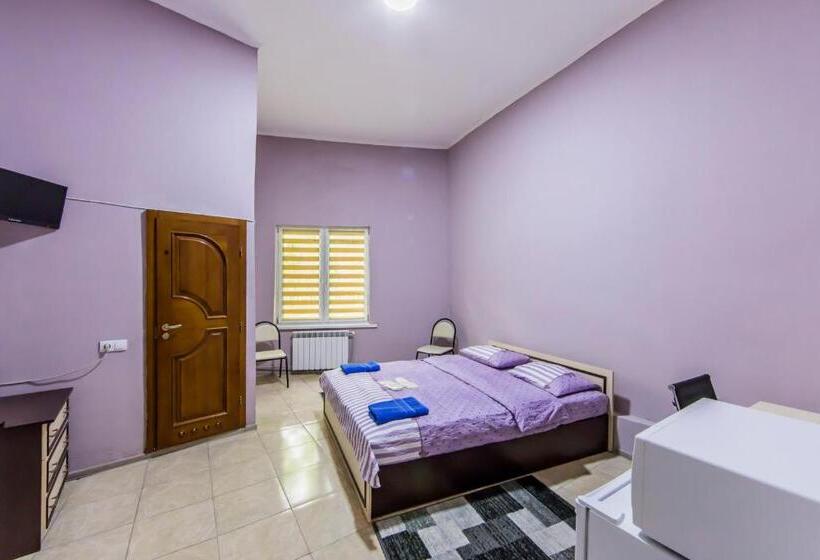 1 Szobás Apartman, комфортный номер в уютном апарт отеле