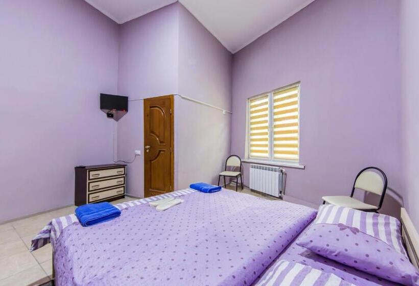 1 Szobás Apartman, комфортный номер в уютном апарт отеле