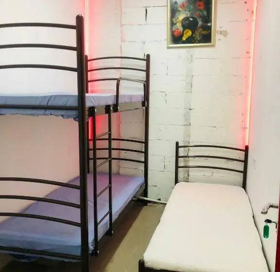 Economy Triple Room, хостел вокзал «автостанция киев»