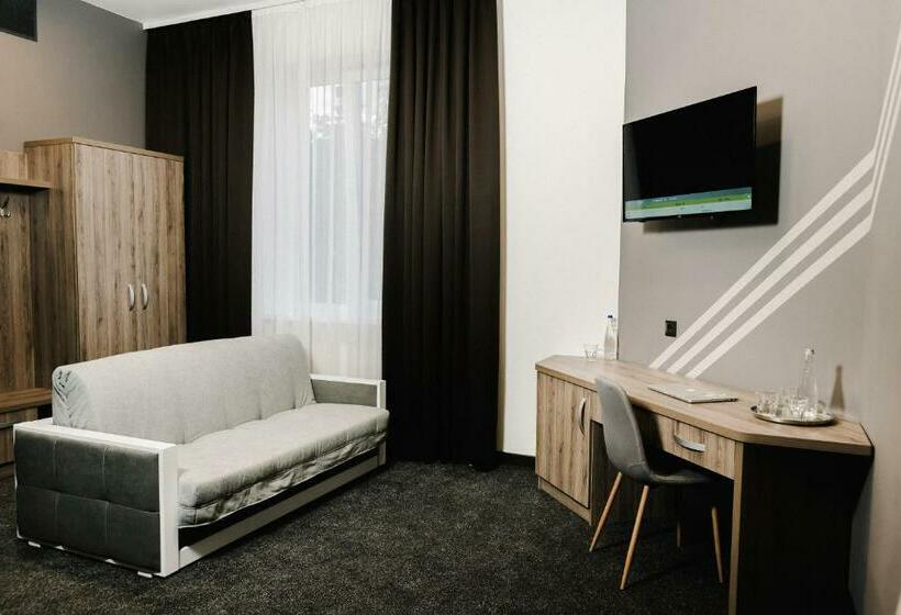 سوییت جونیور, готельно рестораний комплекс Silver