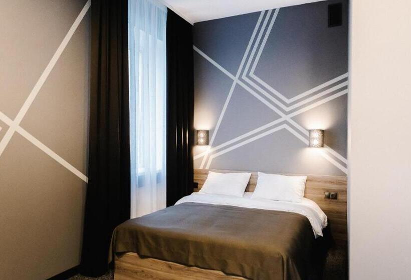 سوییت جونیور, готельно рестораний комплекс Silver