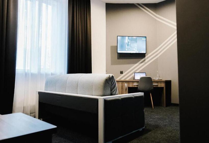 سوییت جونیور, готельно рестораний комплекс Silver