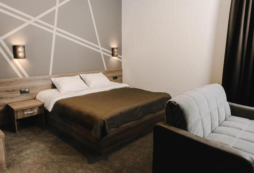 سوییت جونیور, готельно рестораний комплекс Silver