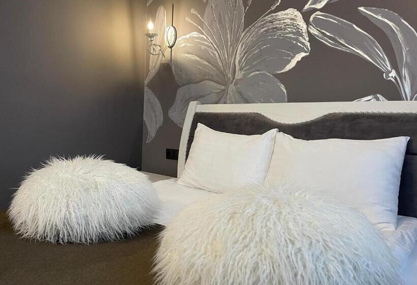 سوییت, готельно рестораний комплекс Silver