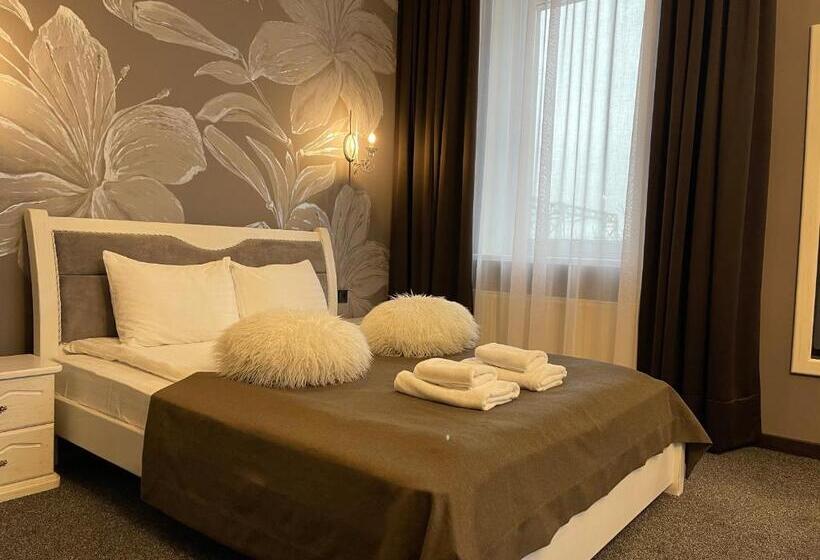 سوییت, готельно рестораний комплекс Silver