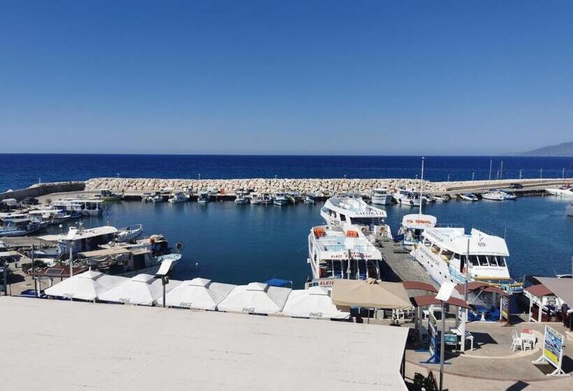 חדר אקונומי, Y & P Latchi