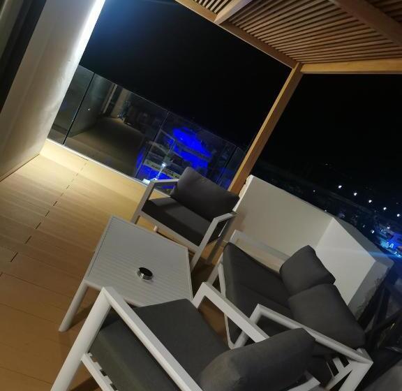 סוויטת דלוקס נוף לים, Y & P Latchi