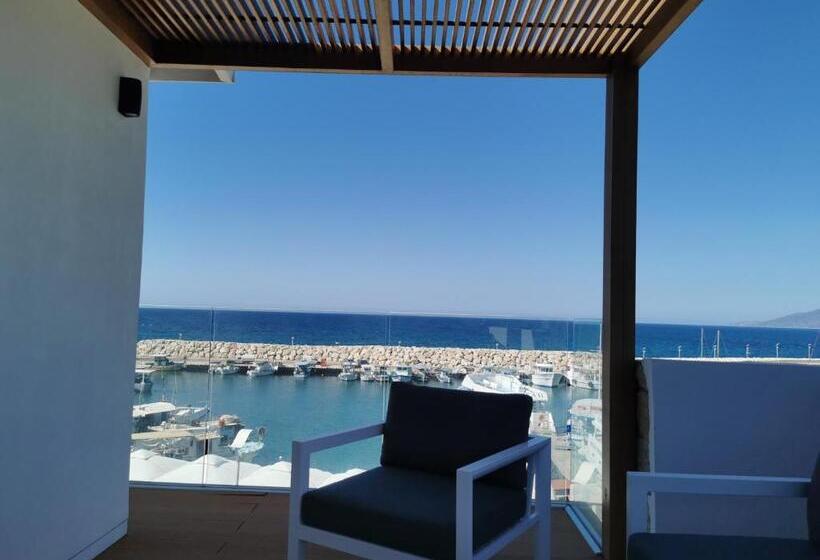 סוויטת דלוקס נוף לים, Y & P Latchi