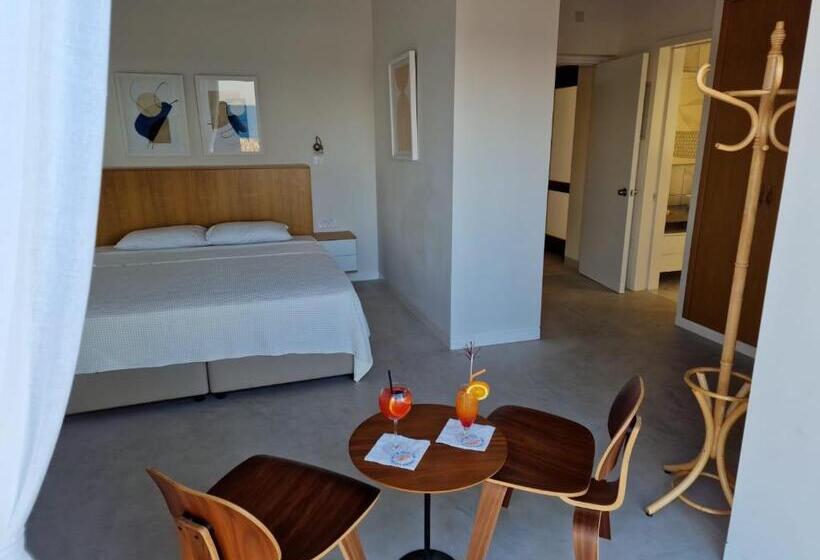 סוויטת דלוקס נוף לים, Y & P Latchi