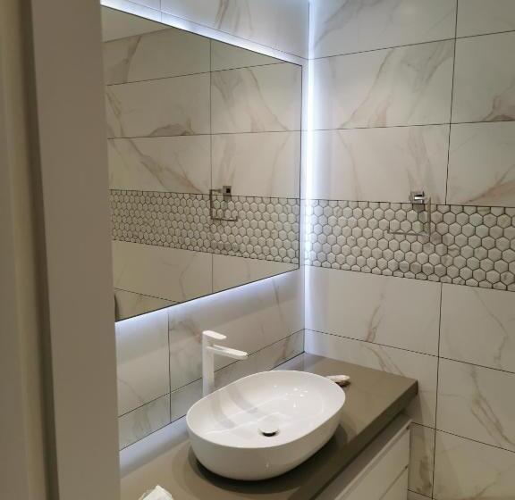 סוויטת דלוקס נוף לים, Y & P Latchi