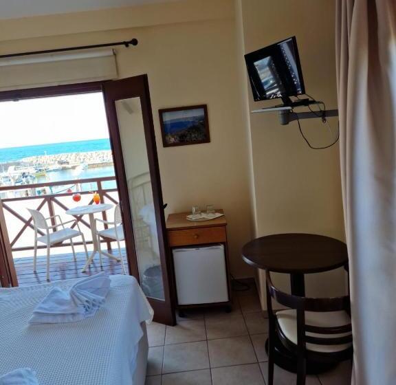 חדר דלוקס, Y & P Latchi