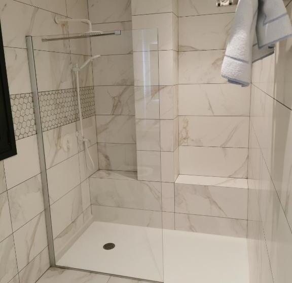 סוויטת דלוקס נוף לים, Y & P Latchi