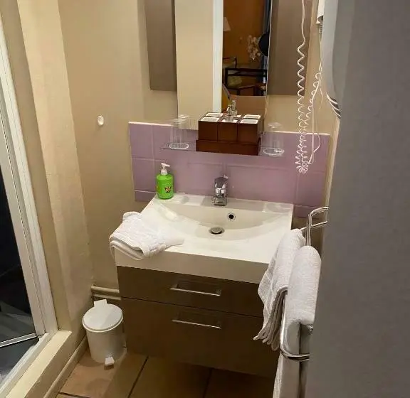 Comfort Kolmen Hengen Huone, Les Chambres De Rougemont