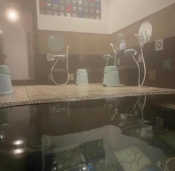 浴室共有スタンダード４人用ルーム, Historical Ryokan Senyukan