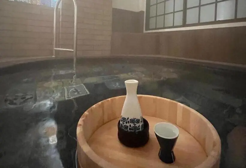 バスルーム共有のトリプルスタンダード, Historical Ryokan Senyukan
