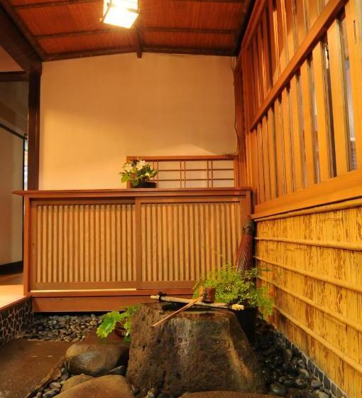 Трехместный Номер Стандарт Совместная Ванная, Historical Ryokan Senyukan