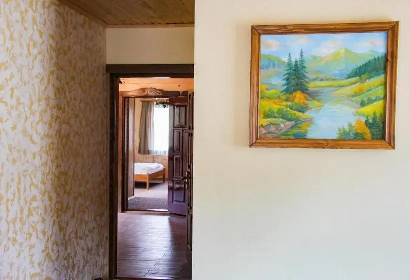 Standard Kolmen Hengen Huone, коло гір
