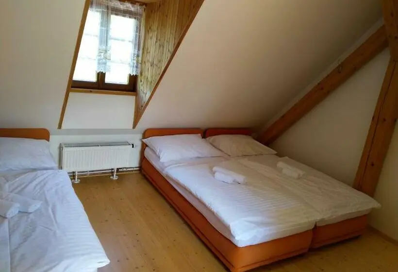 Habitació Triple Estàndard Vista Jardí, žabonosy Mlýn