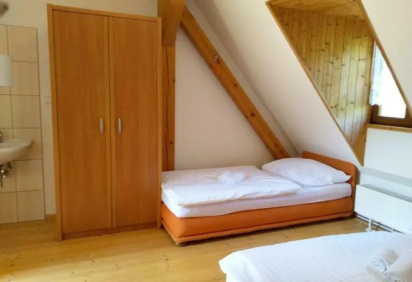 Habitació Triple Estàndard Vista Jardí, žabonosy Mlýn
