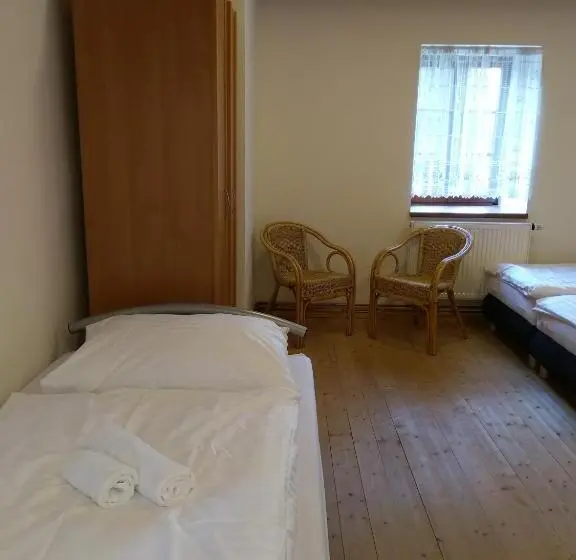 Family Room, žabonosy Mlýn
