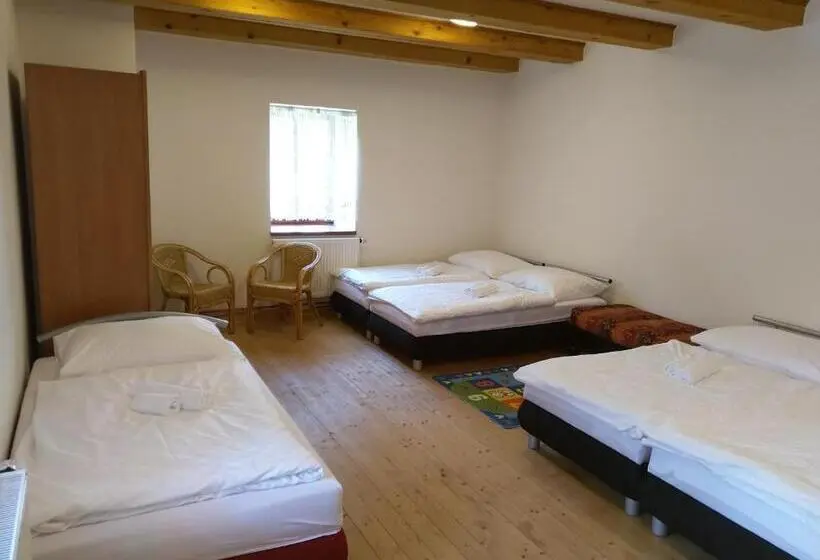 Family Room, žabonosy Mlýn