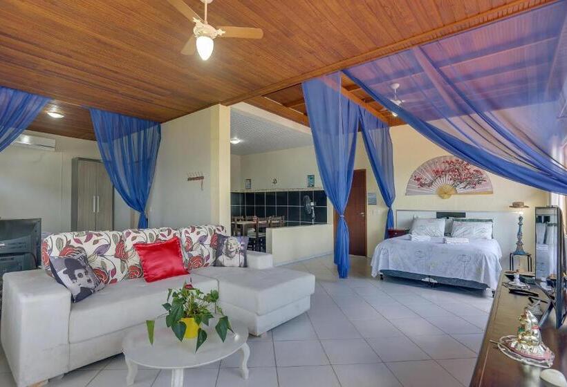 غرفة عائلية مطلّة علي البحر, Mediterrâneo