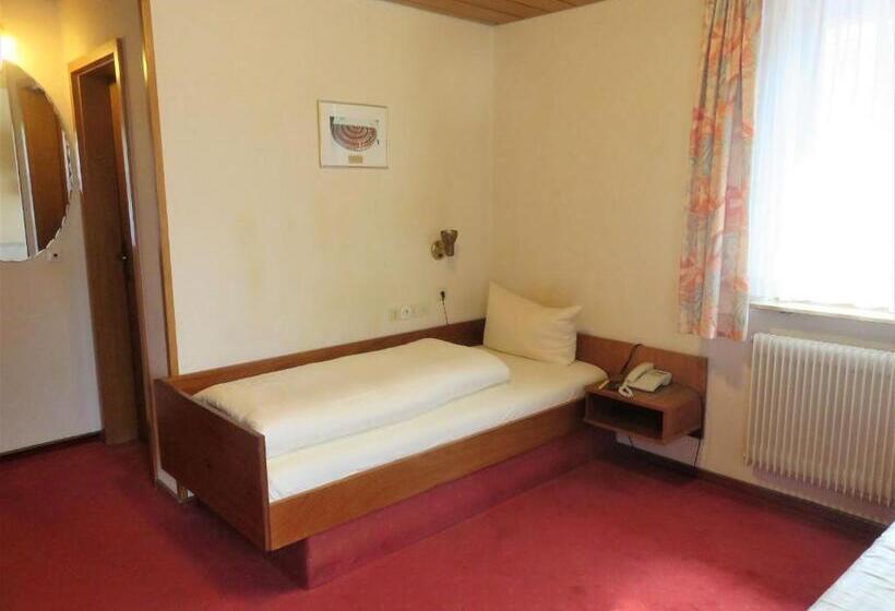 غرفة قياسية فردية, Conditorei Cafe Baier