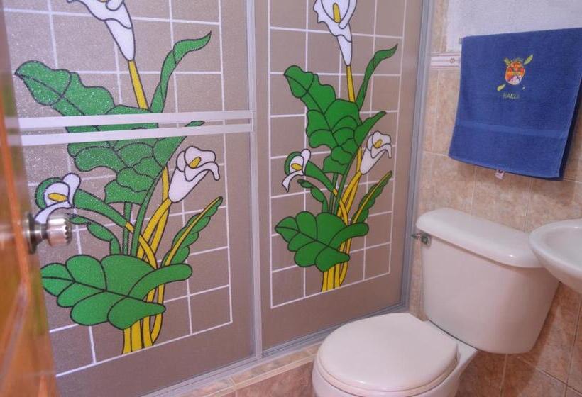 Номер Стандарт Трехместный, Hostal La Casa De Rodrigo