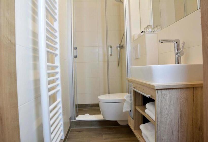 标准间带阳台, Restaurant Zur Post