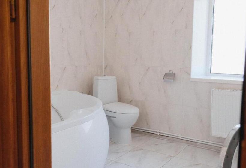 خانه 2 خوابه, будинок з видом на стару фортецю