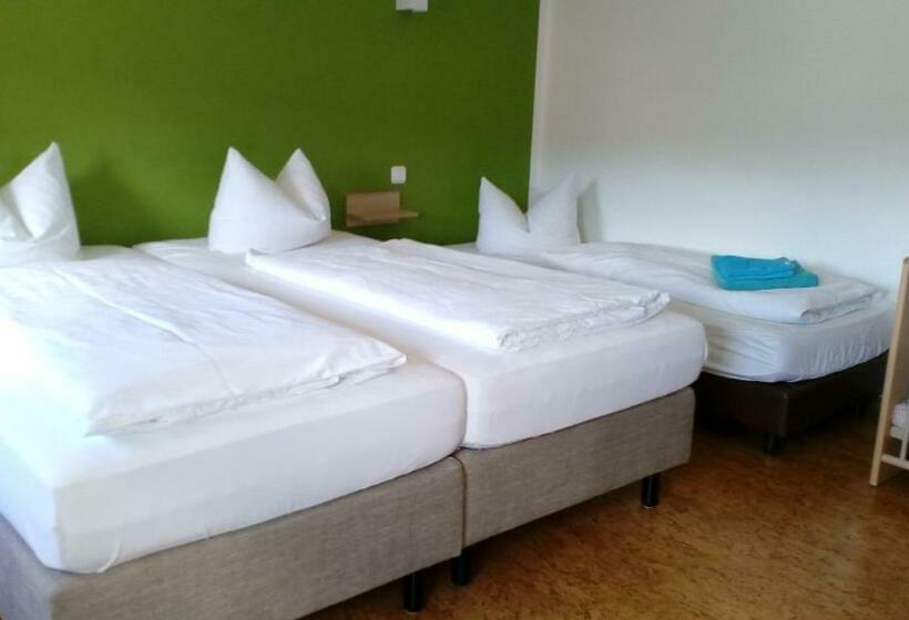 스탠다드 트리플 룸, Weinhotel Goger