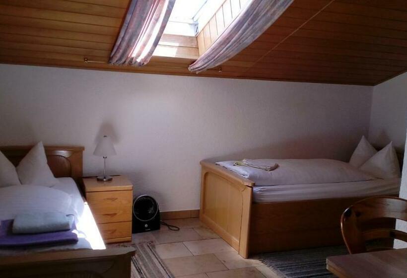 Четырехместный Номер Стандарт, Weinhotel Goger