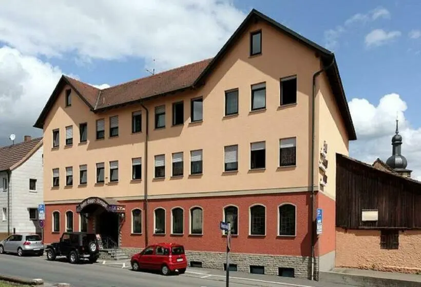 Standard Neljän Hengen Huone, Weinhotel Goger