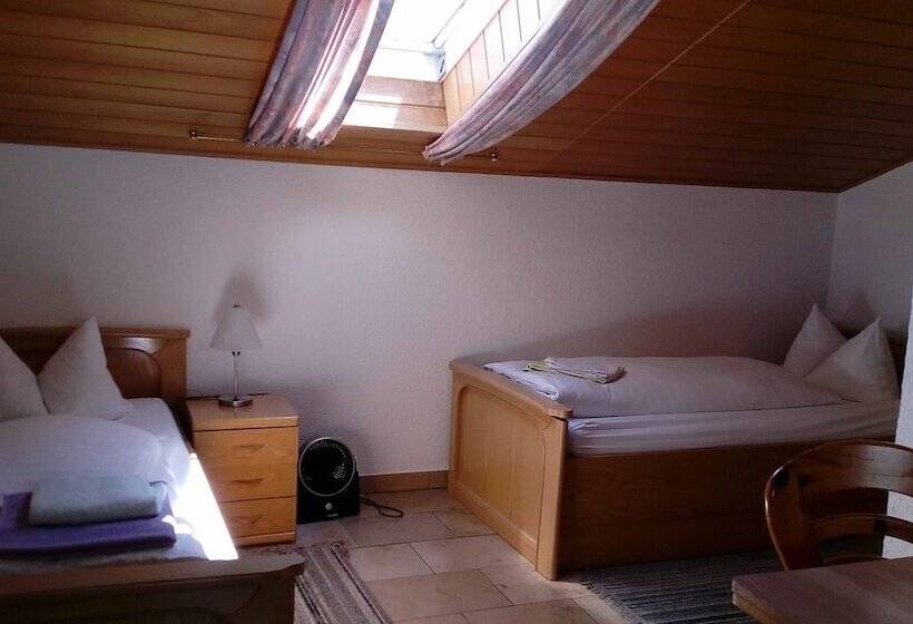 4인용 스탠다드 룸, Weinhotel Goger