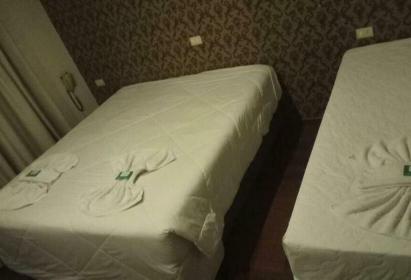 غرفة قياسية ثلاثية, Pissoloto