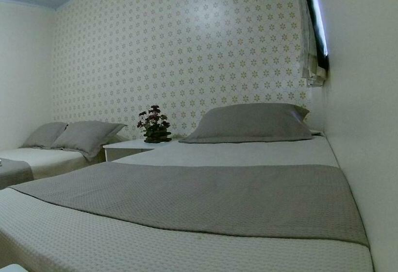 غرفة قياسية, Queiroz Palace