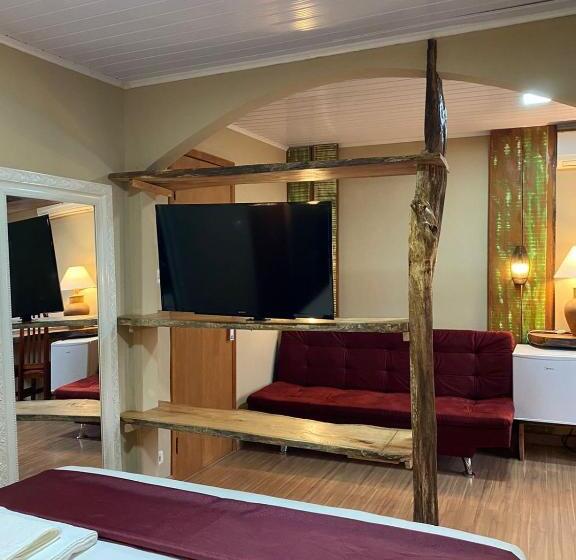 غرفة قياسية, Queiroz Palace