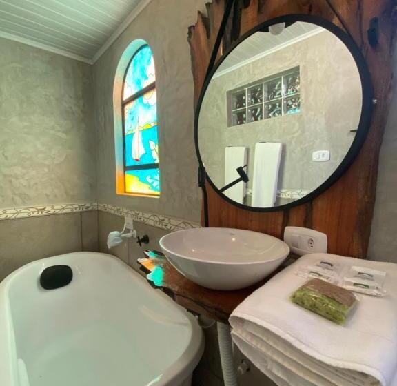 غرفة قياسية, Queiroz Palace