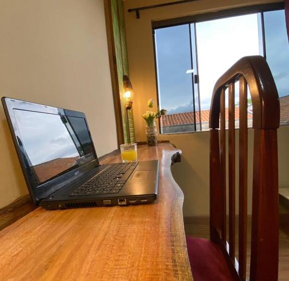 غرفة قياسية, Queiroz Palace