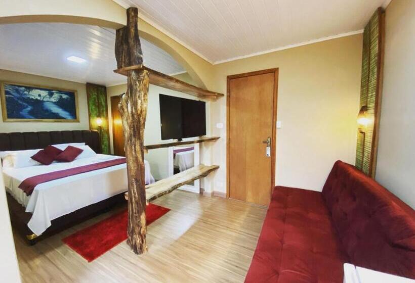 غرفة قياسية, Queiroz Palace