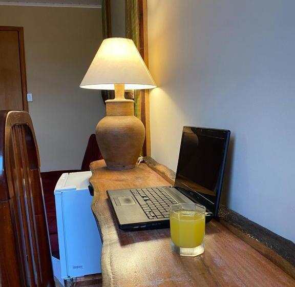 غرفة قياسية, Queiroz Palace