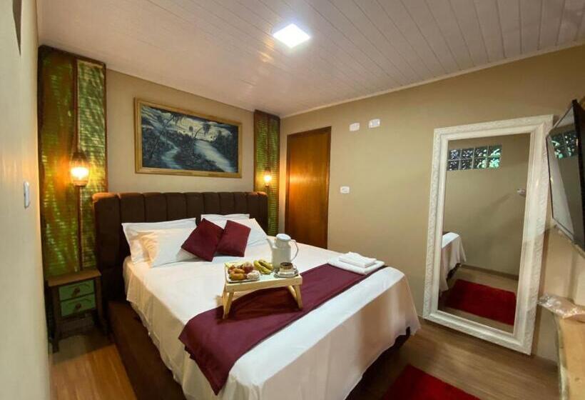 غرفة قياسية, Queiroz Palace