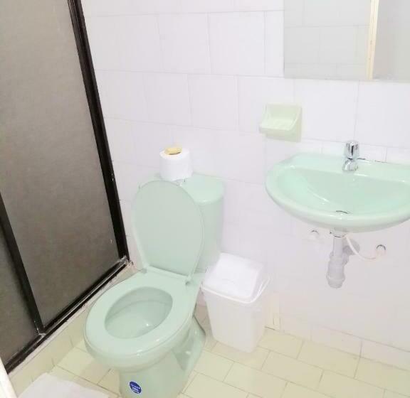 标准间, Tame Real