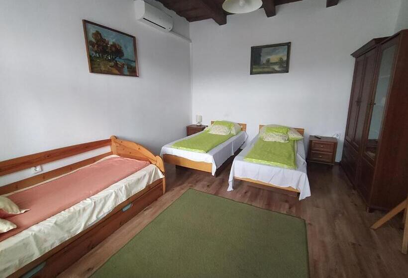 Апартаменты 2 Спальни, Heni Vendégháza