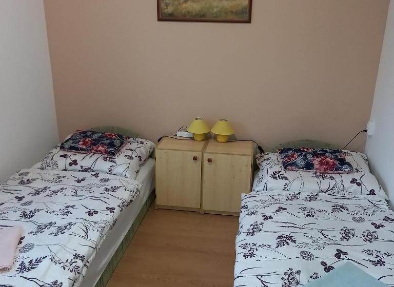 标准间, Jucus Vendégház