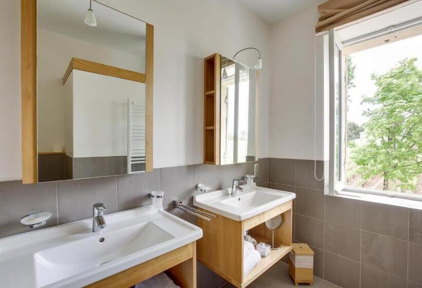 חדר קומפורט לשלושה, Le Logis De Valandraud