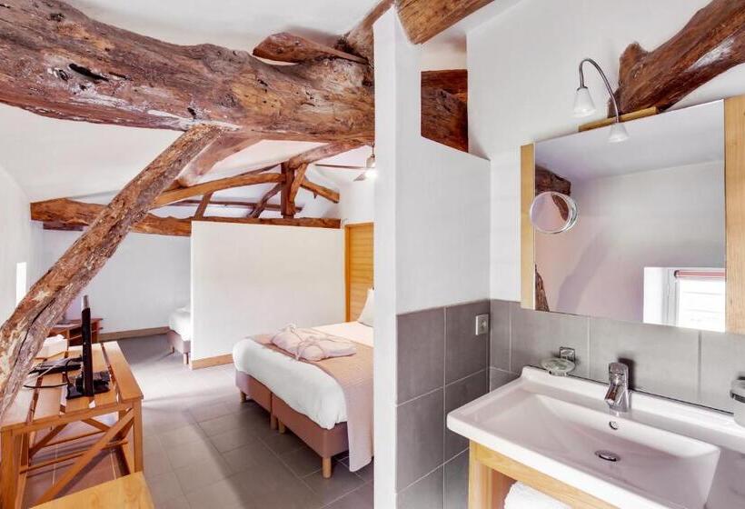 חדר סטנדרט לשלושה, Le Logis De Valandraud